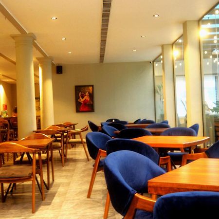 Fairway Colombo - Sri Lanka'S First Hotel With Robot Technology Exterior foto