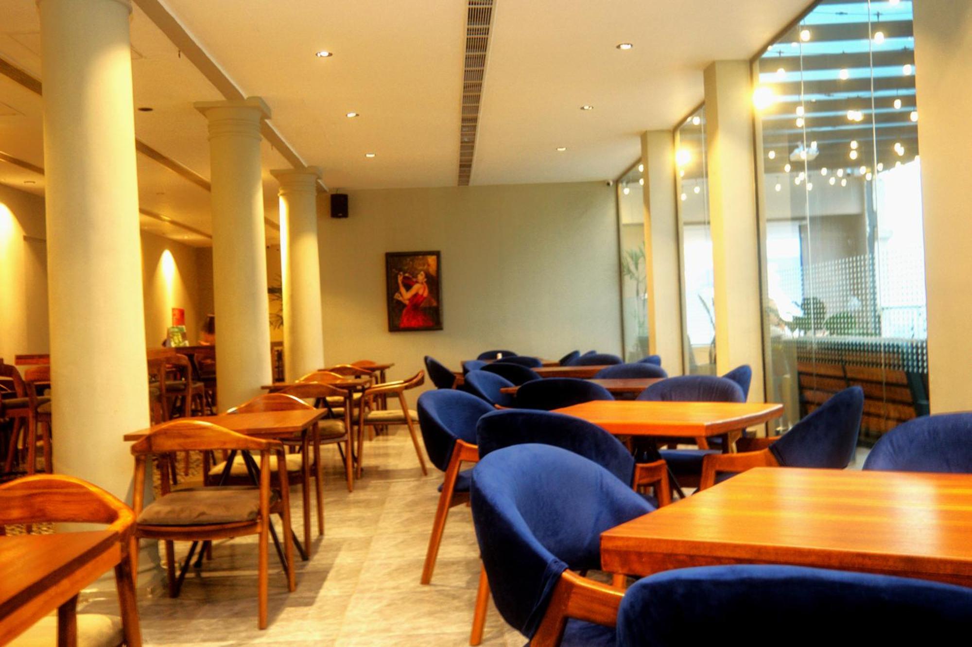 Fairway Colombo - Sri Lanka'S First Hotel With Robot Technology Exterior foto