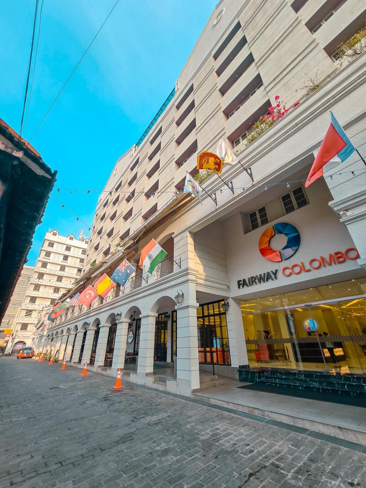Fairway Colombo - Sri Lanka'S First Hotel With Robot Technology Exterior foto