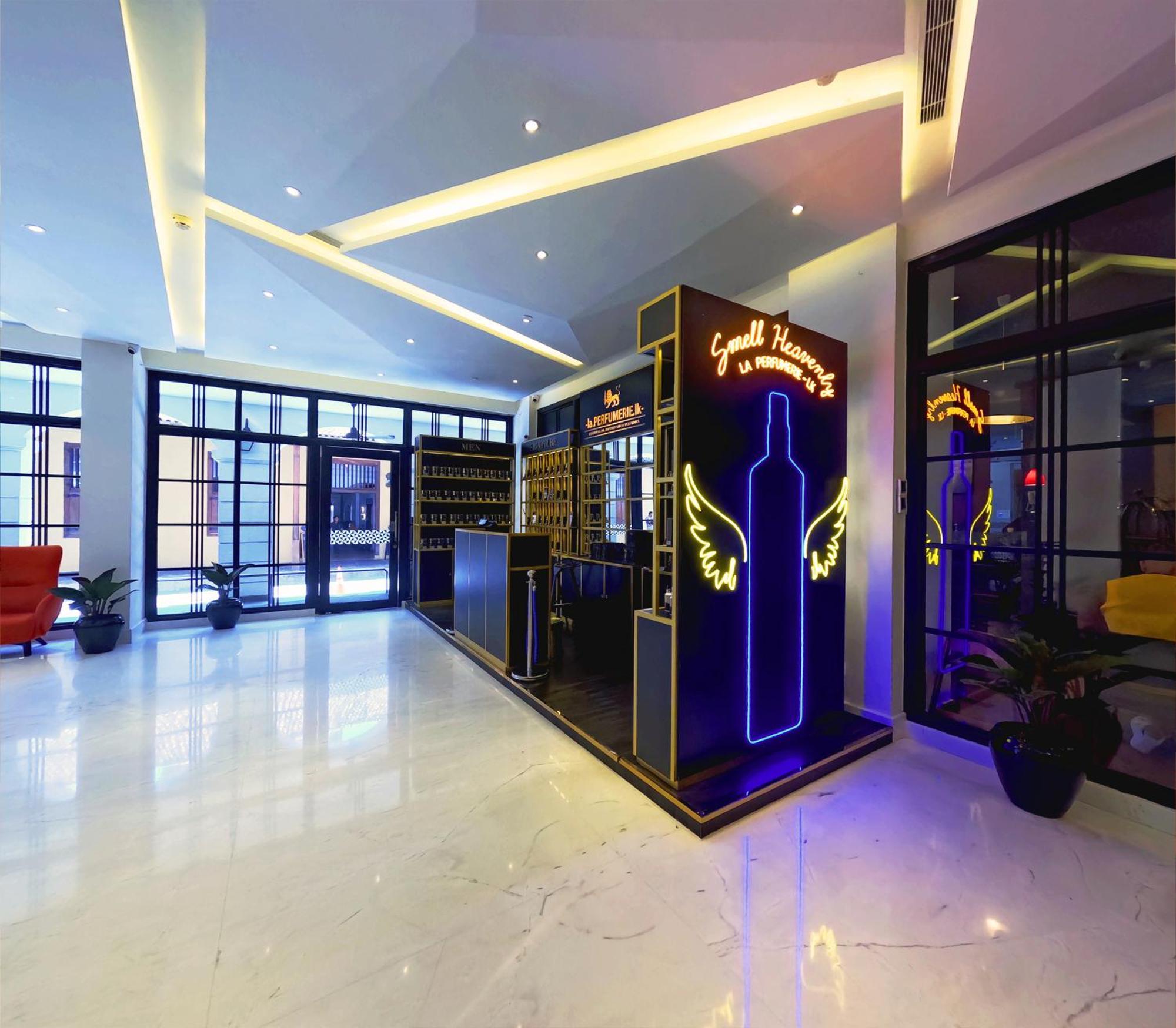 Fairway Colombo - Sri Lanka'S First Hotel With Robot Technology Exterior foto