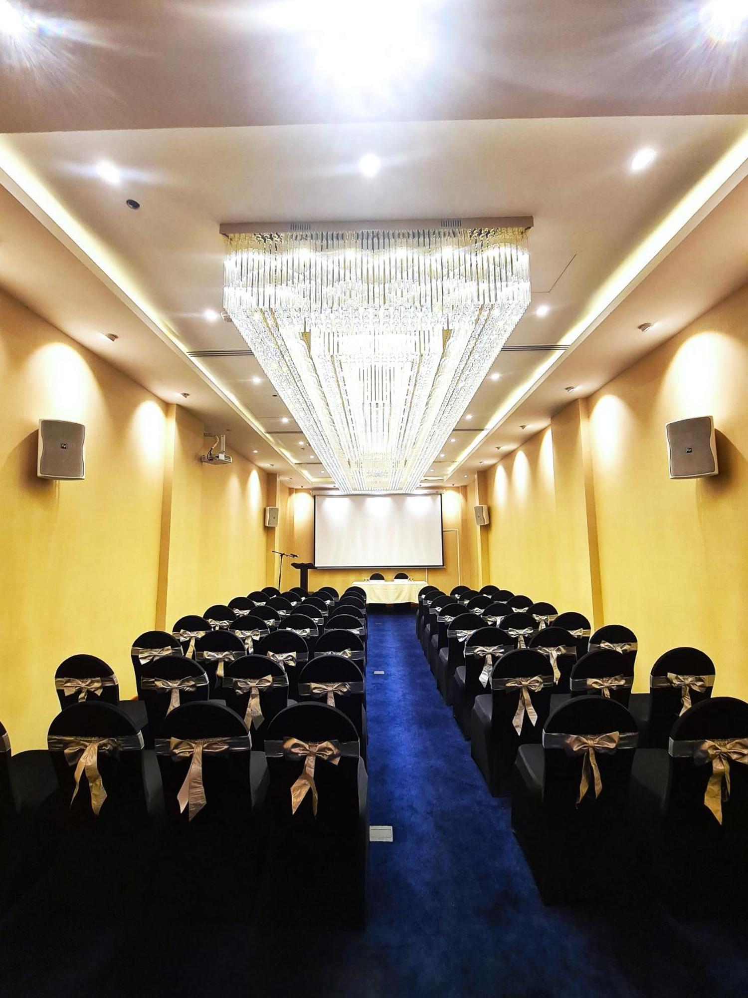 Fairway Colombo - Sri Lanka'S First Hotel With Robot Technology Exterior foto