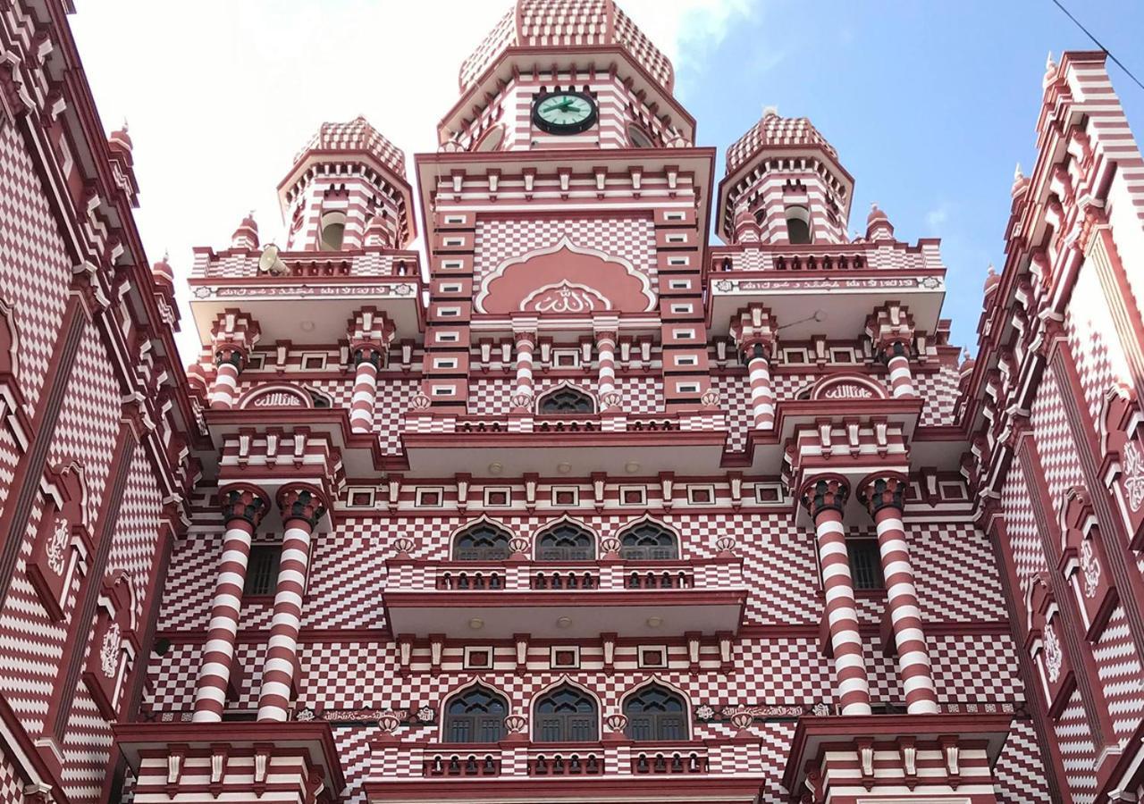 Fairway Colombo - Sri Lanka'S First Hotel With Robot Technology Exterior foto