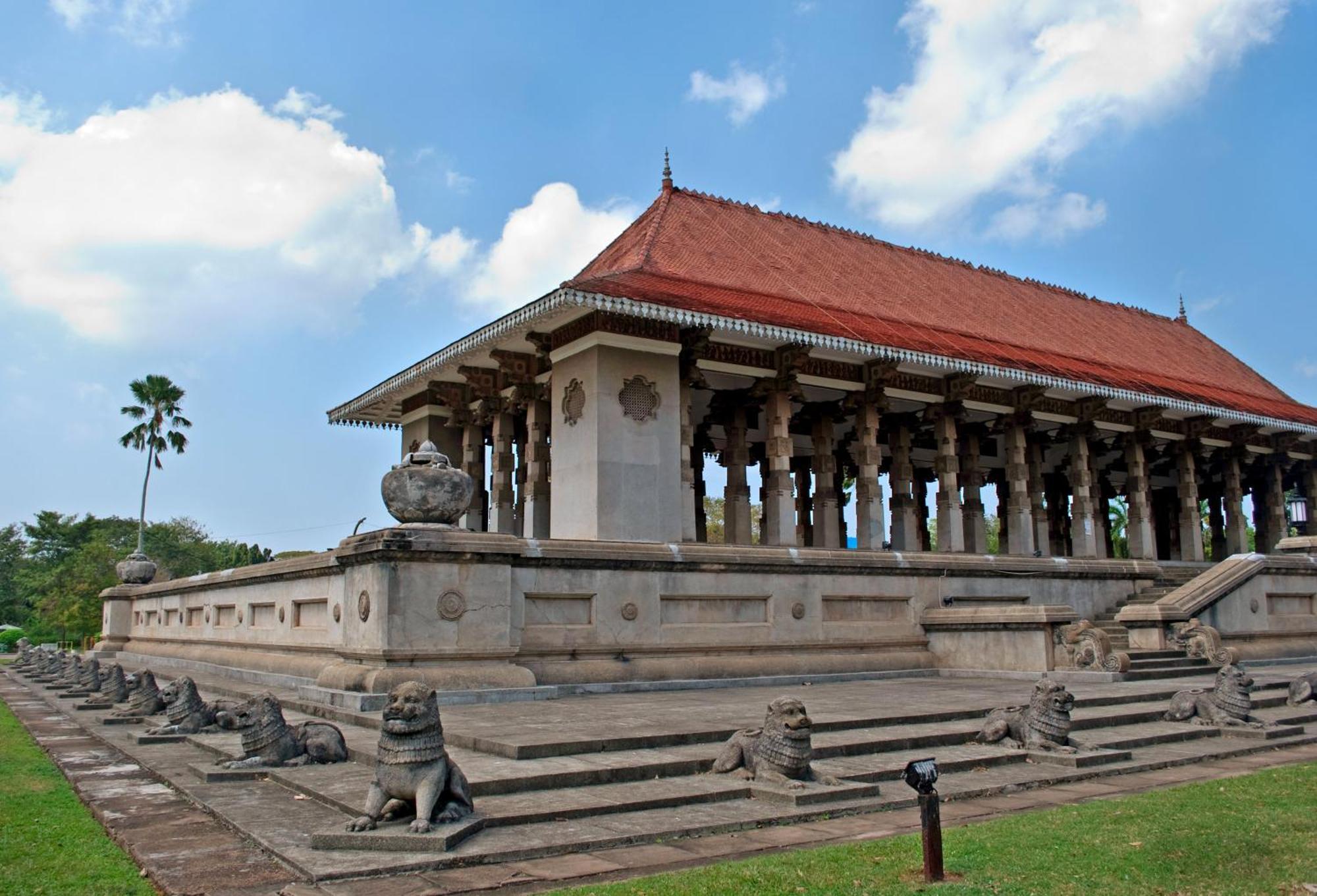 Fairway Colombo - Sri Lanka'S First Hotel With Robot Technology Exterior foto