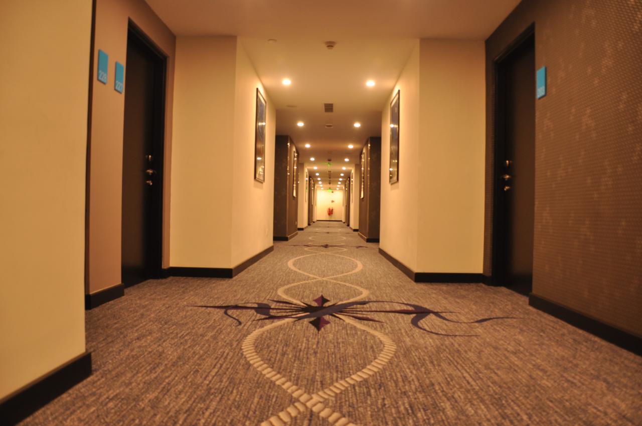 Fairway Colombo - Sri Lanka'S First Hotel With Robot Technology Exterior foto
