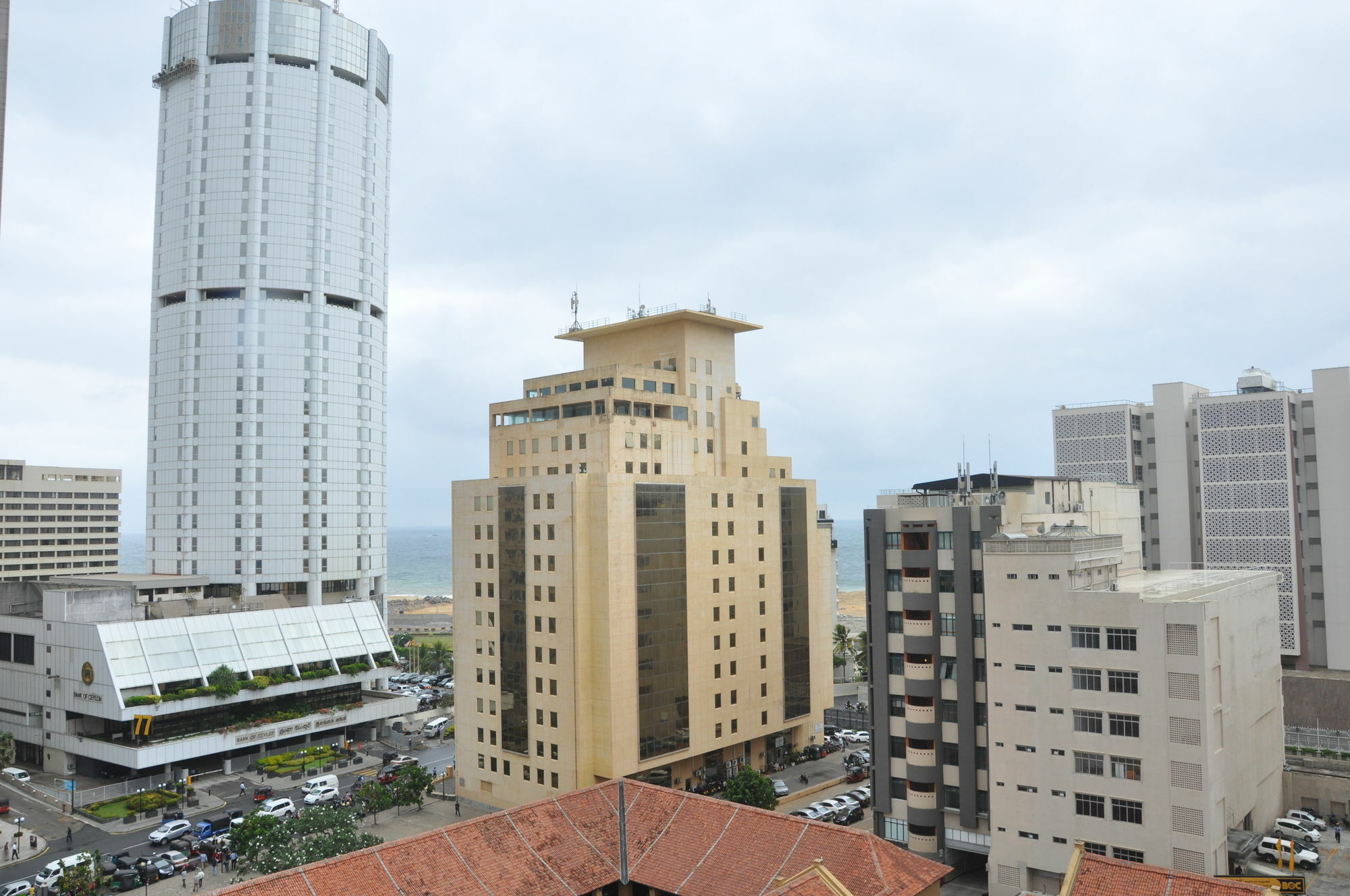 Fairway Colombo - Sri Lanka'S First Hotel With Robot Technology Exterior foto