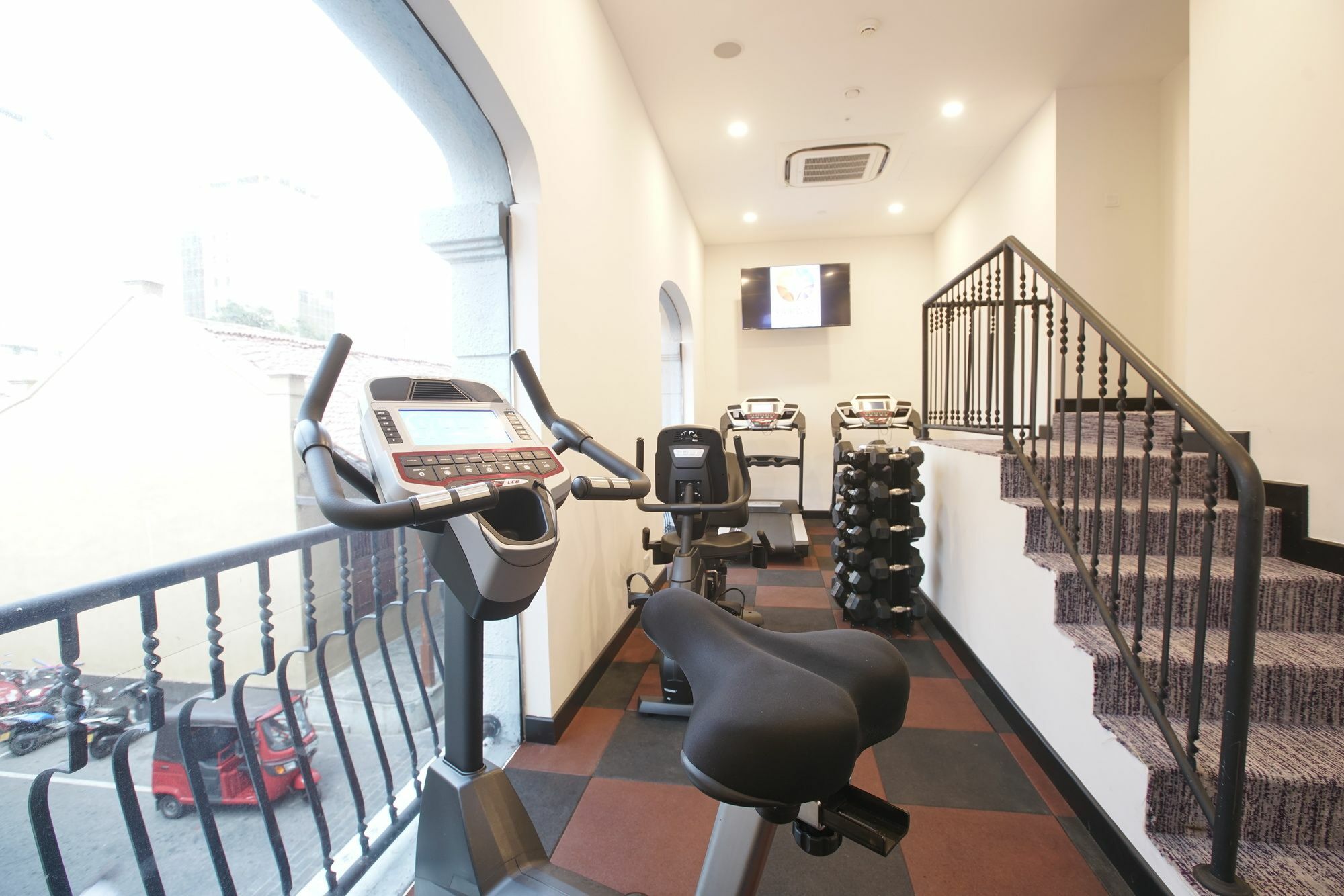 Fairway Colombo - Sri Lanka'S First Hotel With Robot Technology Exterior foto